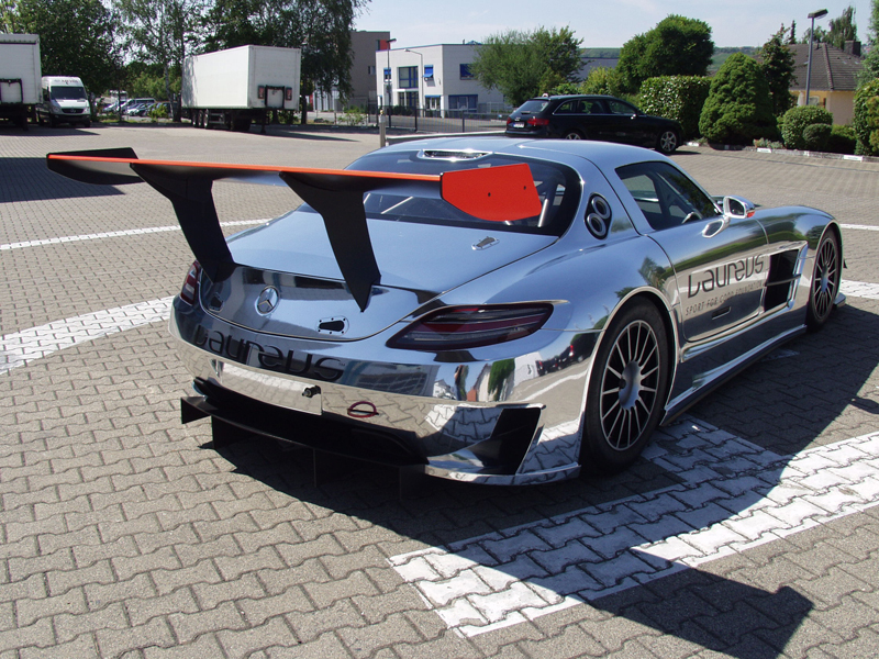 Not that the SLS AMG GT3 needed it but why not This particluar shiny SLS 