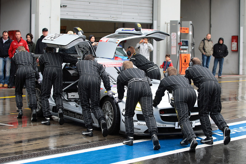 As posted couple of days ago Mercedes Benz SLS AMG GT3 took part in the VLN