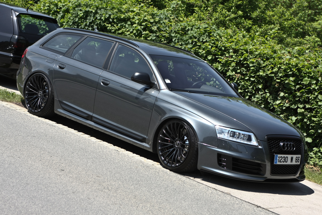 Super nice shots of this slammed Audi RS6 Avant